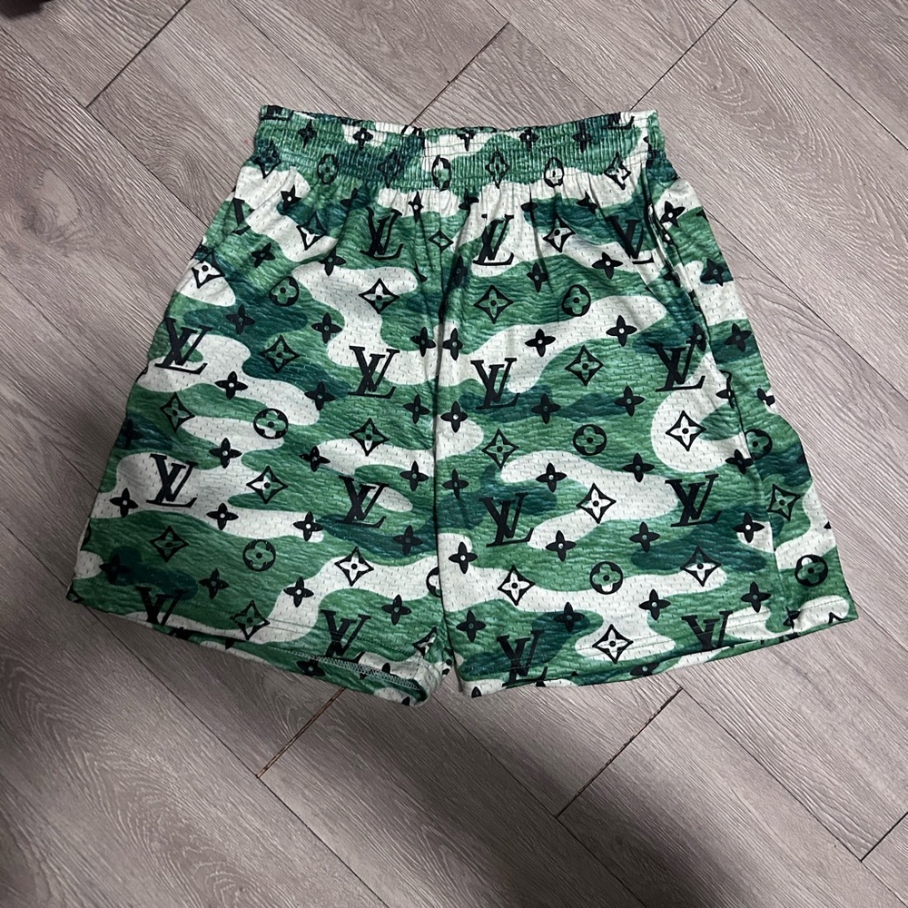 Unbranded Men’s Athletic Shorts in Green Camo Print